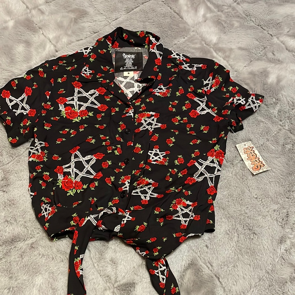 Crop top with roses and stars